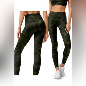 High-Rise Glossy Olive Camo Leggings | SIZE SMALL